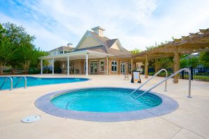 Crow Creek outdoor pool and hot tub at the owners clubhouse